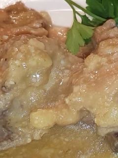 Una foto de Pollo a la cerveza con almendras
