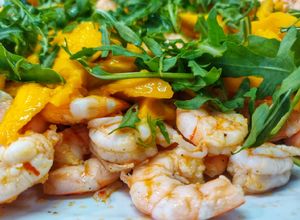 Foto di Insalata di gamberi, mango e rucola