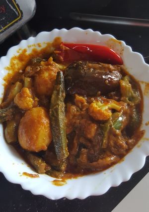 A picture of Mixed veggies curry.