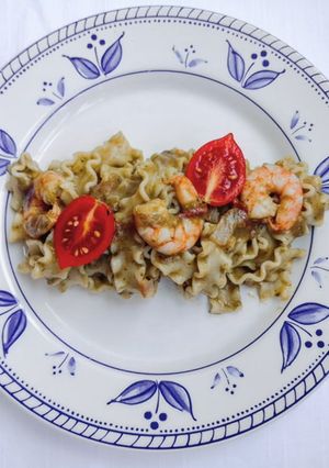 Foto di Mafaldine pesto gamberi e pomodorini