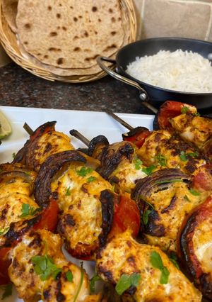 A picture of Spicy tikka chicken kebabs.