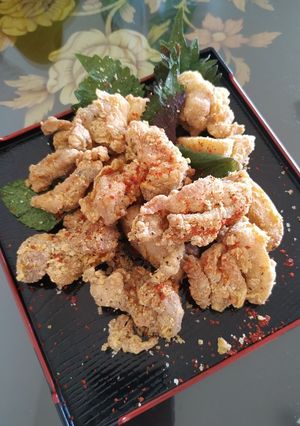 Hình của món Gà lăn bột xốc muối tiêu cay.