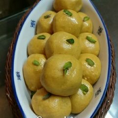 Besan ke laddoo A picture of Besan ke laddoo.