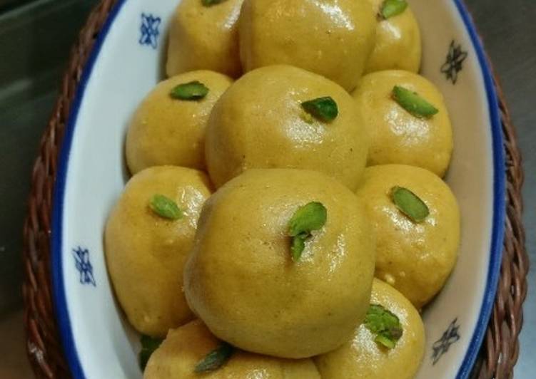 Besan ke laddoo