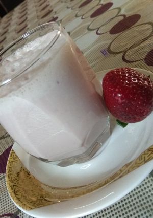A picture of Healthy strawberry banana smoothie.