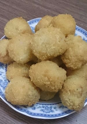 Hình của món Cá viên bọc phô mai chiên giòn.