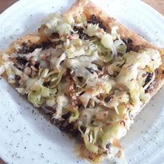 A picture of Sig's leeky pizza.