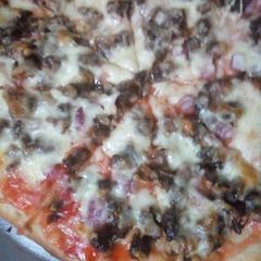 A picture of Beef BBQ pizza.