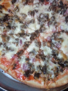 A picture of Beef BBQ pizza.