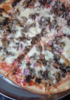 A picture of Beef BBQ pizza.