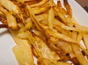 Foto di Patatine fritte in friggitrice ad aria (buone come in friggitoria!)