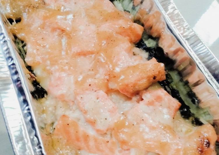 Salmon mentai rice with blackpepper