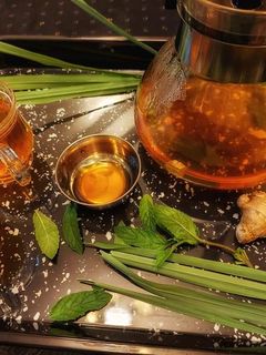 लेमन ग्रास मिन्ट टी (lemongrass mint tea recipe in Hindi) रेसिपी मुख्य फोटो