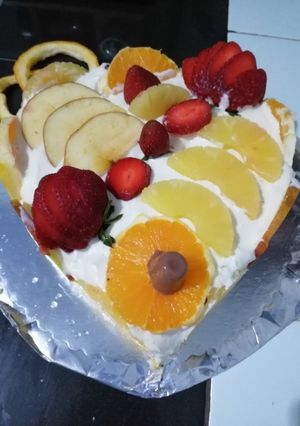 صورة لوصفة كيكة الفواكه ساهلة واقتصادية ولذيذة بكريمة روعة 😋😋😋
