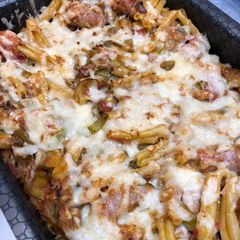 A picture of Cheesy sausage & veg pasta.
