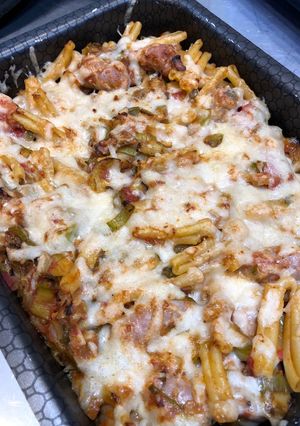 A picture of Cheesy sausage & veg pasta.