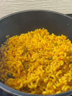 Una foto de Fideuá de pollo y verduras