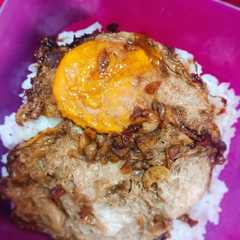 A picture of Nasi Telur Ceplok Pontianak Viral.