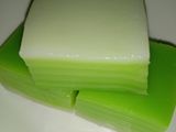 ขนมชั้นใบเตยกะทิสด (Steamed Pandan Layer Cake)