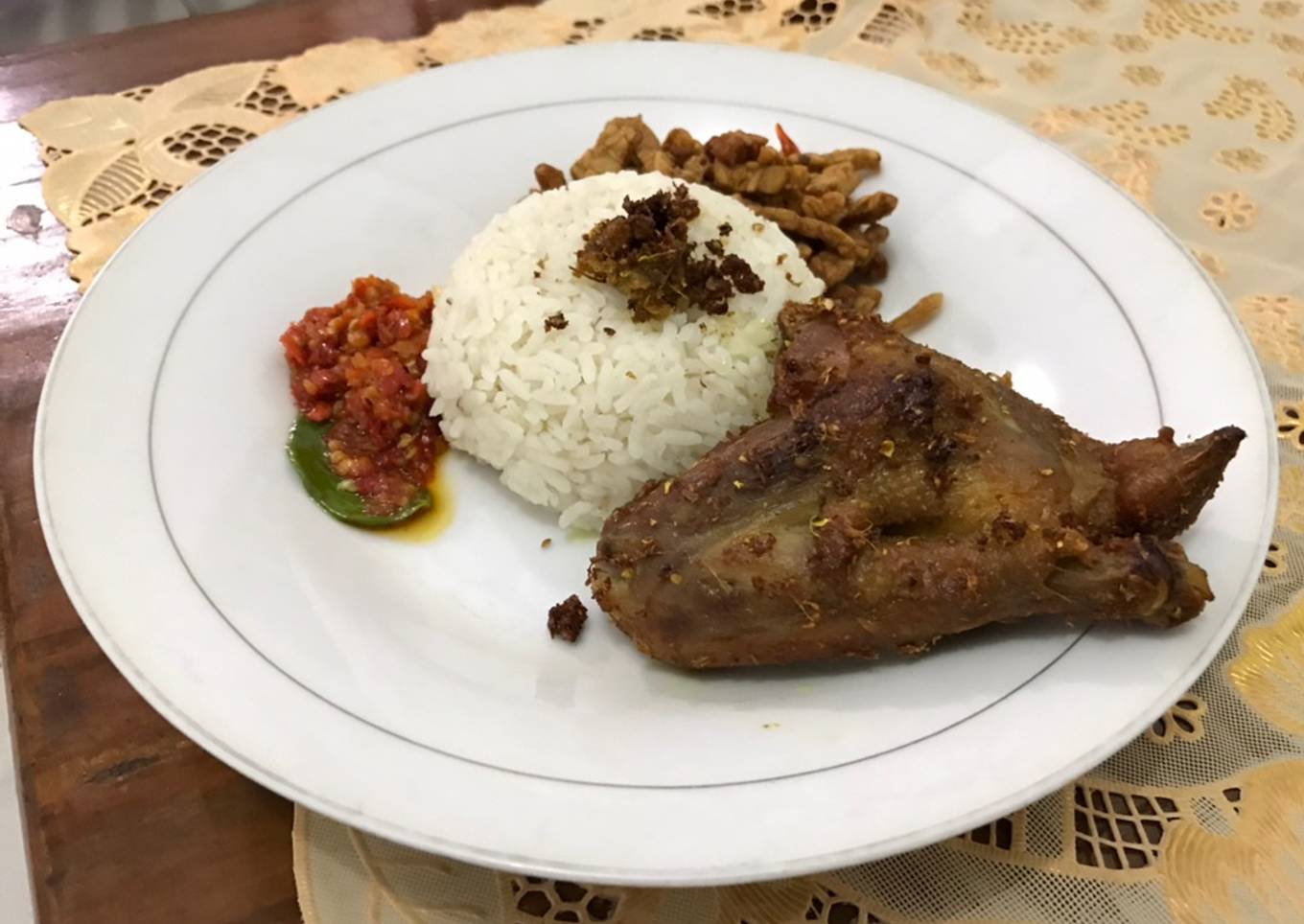 Ayam goreng lengkuas