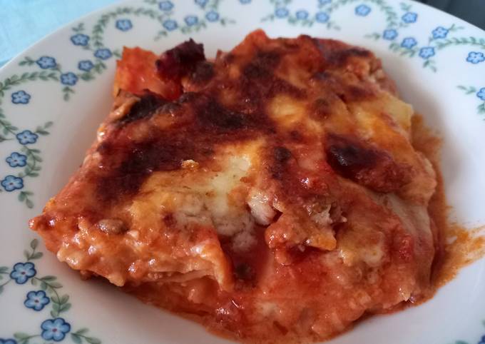 Lasagna con sugo di salsiccia