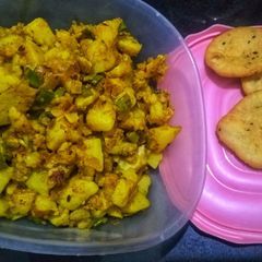 A picture of Spicy Garlic potato with Mathari.