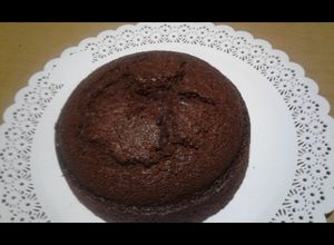 Una foto de Torta de chocolate húmeda fácil y económica