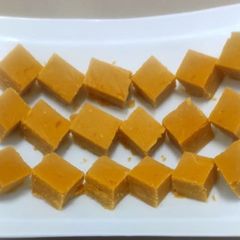A picture of Mango mysore pak.