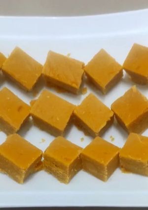 A picture of Mango mysore pak.