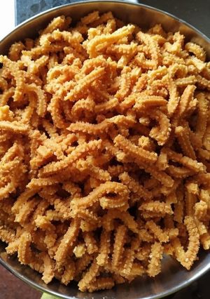 A picture of Easy Rice Murukku Recipe | Rice Flour Chakli.