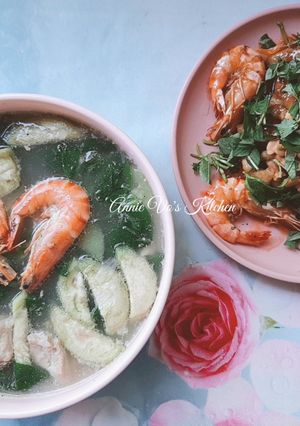 Hình của món Cơm nhà đơn giản với 2 món tôm.