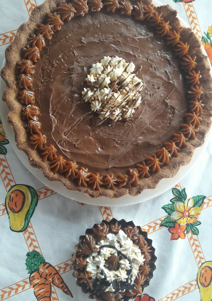 Una foto de Tarta integral de dulce de leche coco y chocolate