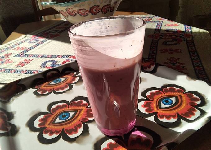 How to Make Homemade Amazing banana berry choc smoothie