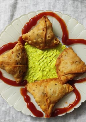 સમોસા 🌧️(samosa recipe in Gujarati) રેસીપી મુખ્ય ફોટો