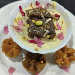 A picture of Chikoo Malai Royale.