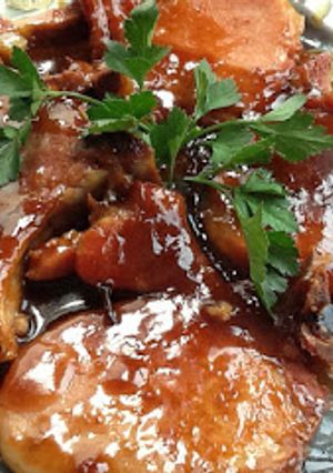 Una foto de Chuletas de cerdo ahumadas con salsa de malta