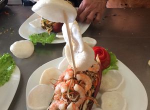 Hình của món Nộm ngó sen hải sản.