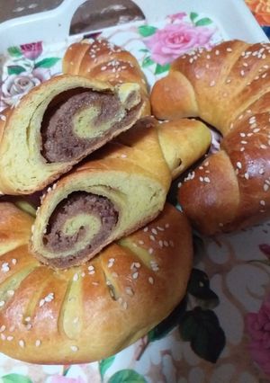O poză a rețetei Cornuri cu nucă și gem.