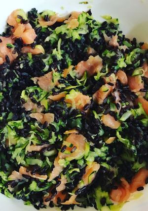 Foto di Insalata di riso Venere con zucchine e salmone