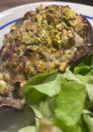 Une photo de Aubergine farcie ricotta et pistaches