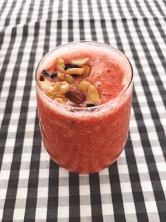 Una foto de Licuado de frutilla, naranja y banana