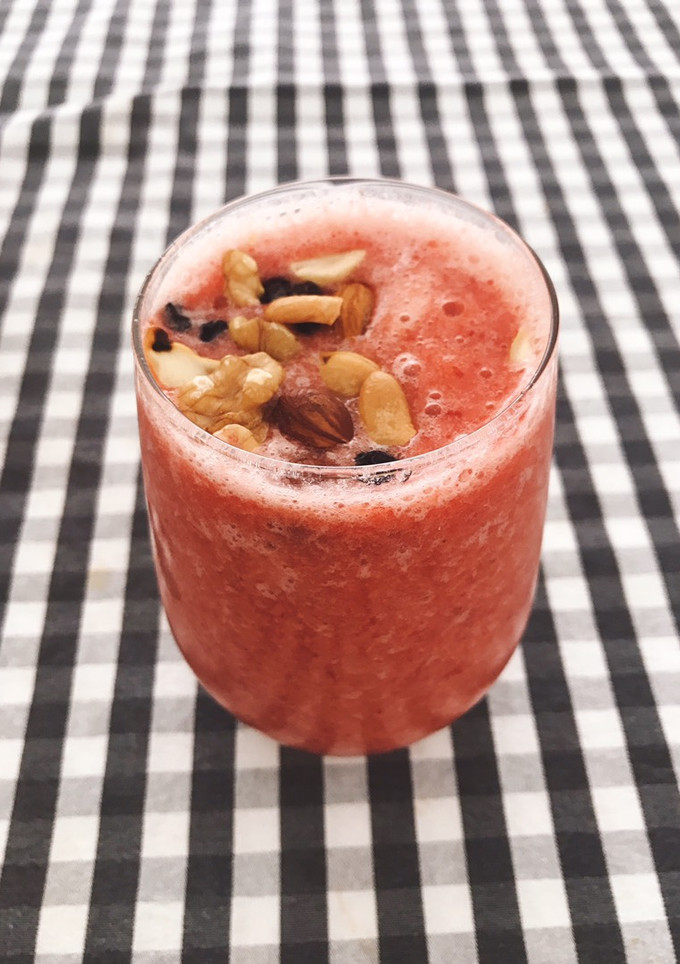 Una foto de Licuado de frutilla, naranja y banana