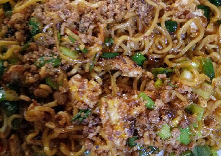 Cara Gampang Menyiapkan Mie goreng kriuk bawang yang Enak