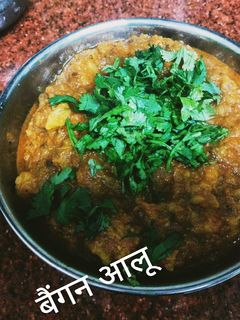 बैंगन आलू की सब्ज़ी (Baingan Aloo ki Sabzi Recipe In Hindi) रेसिपी मुख्य फोटो