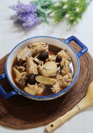 《影音食譜》黑蒜頭養生雞湯 的食譜成品照片