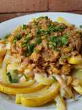 Fideos de calabacín amarillo con salsa cremosa y salteado de garbanzo🍝🧆🍜