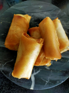 A picture of Jumbo Spring Rolls.