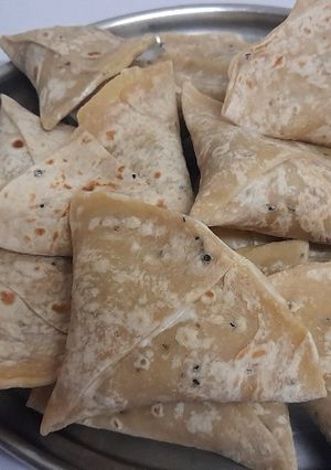 फ्रोजेन समोसा(Frozen samosa recipe in hindi) रेसिपी मुख्य फोटो
