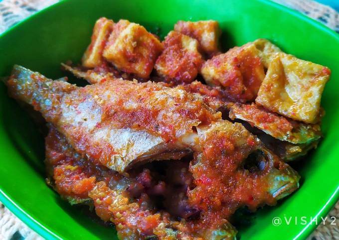 14. Ikan & Tahu Balado