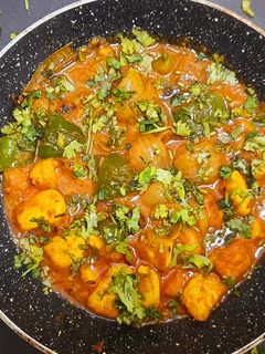 शिमला मिर्च पनीर (shimla mirch paneer recipe in Hindi) रेसिपी मुख्य फोटो